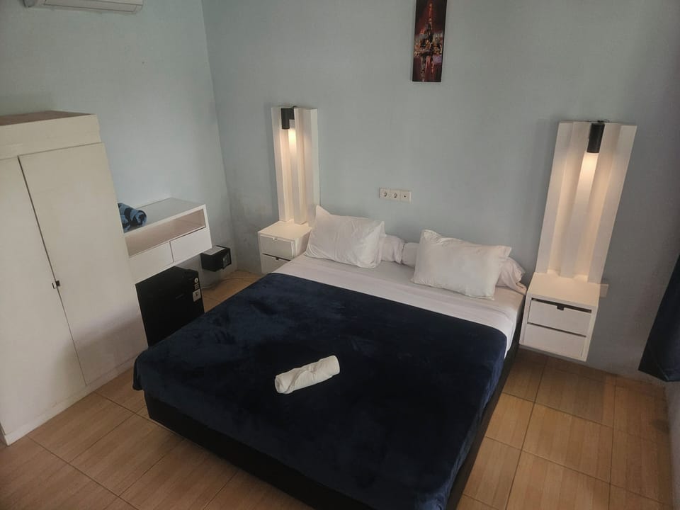 Double Room, Garden View | In-room safe, free WiFi, bed sheets