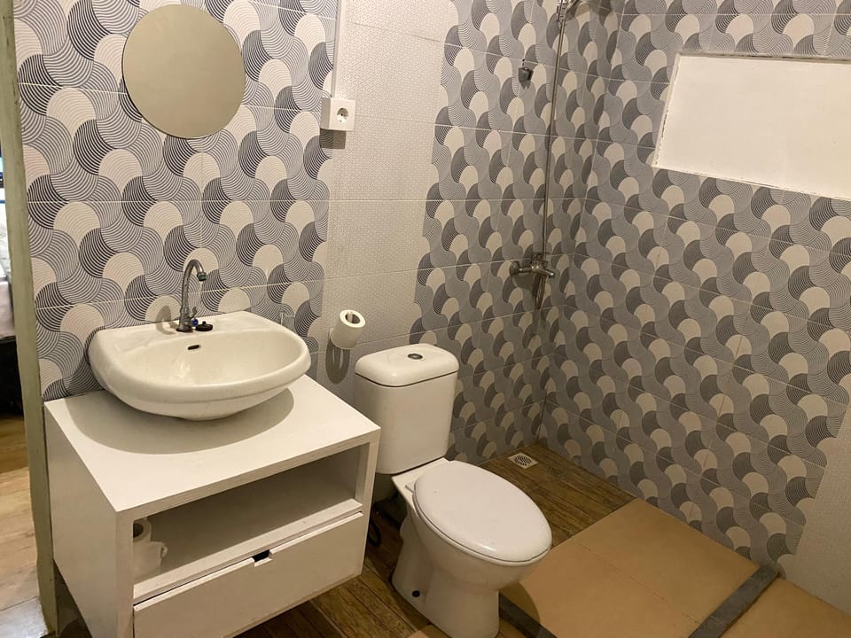 Shower, soap, shampoo, toilet paper