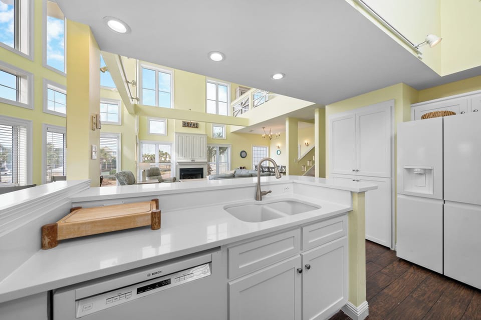 Signature House, 6 Bedrooms, Balcony, Beach View | Private kitchen | Fridge, microwave, oven, stovetop