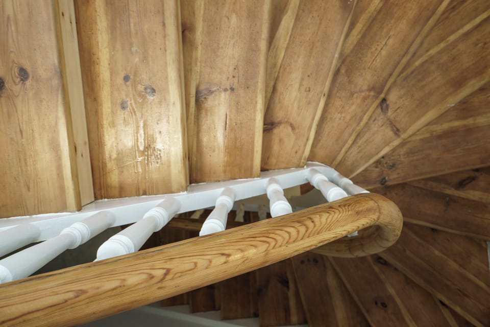 Handrails in stairways