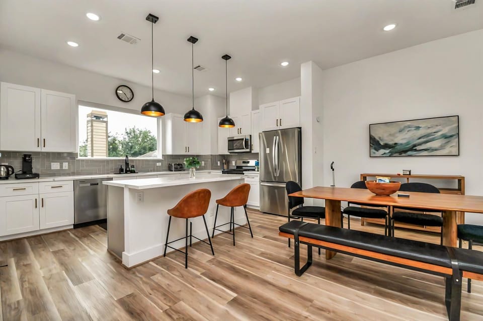 Plenty of seating at the dining table to have meals together - or Doordash ;)
