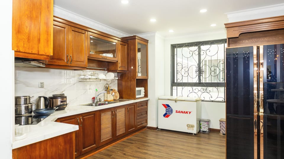 Panoramic Apartment, 3 Bedrooms | Private kitchen | Microwave, stovetop, cookware/dishes/utensils