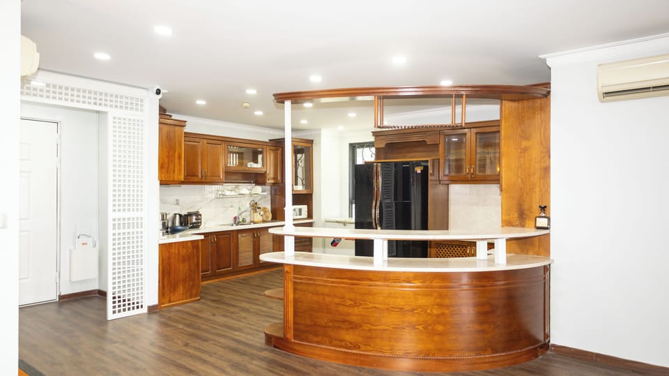 Panoramic Apartment, 3 Bedrooms | Private kitchen | Microwave, stovetop, cookware/dishes/utensils