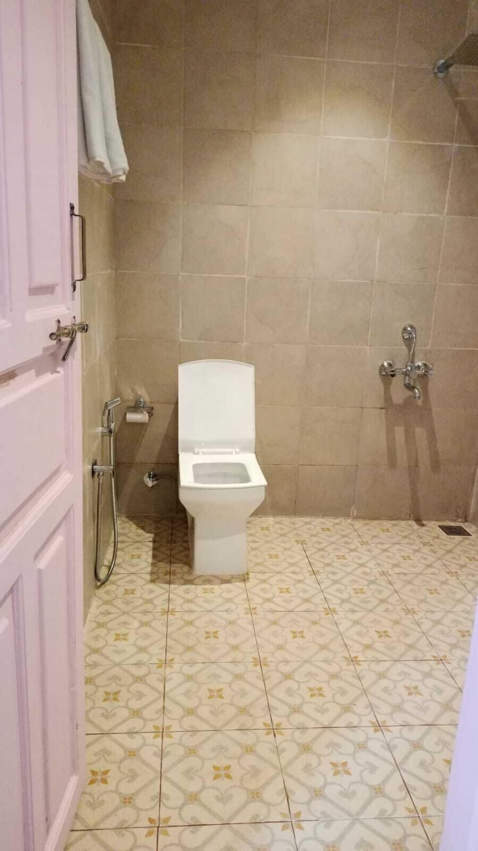 Basic Cottage | Bathroom