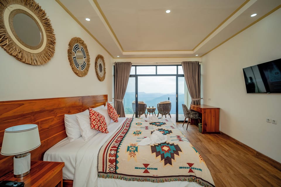 Deluxe Suite, Mountain View | 1 bedroom, desk, laptop workspace, free WiFi