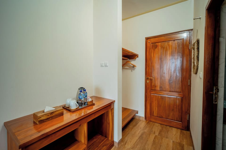 Deluxe Suite, Mountain View | 1 bedroom, desk, laptop workspace, free WiFi