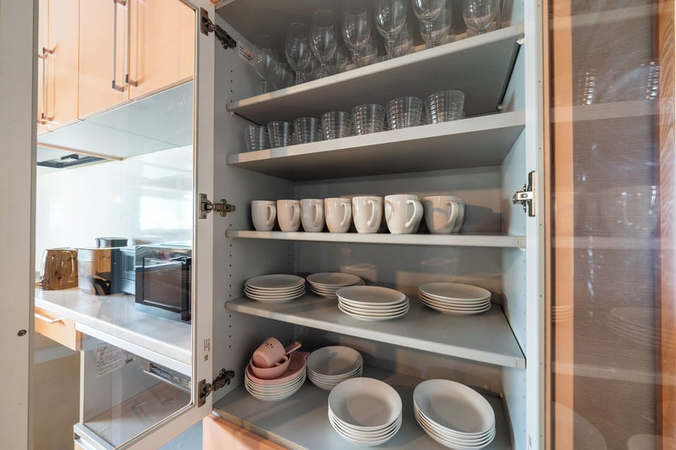 Fridge, microwave, stovetop, dishwasher