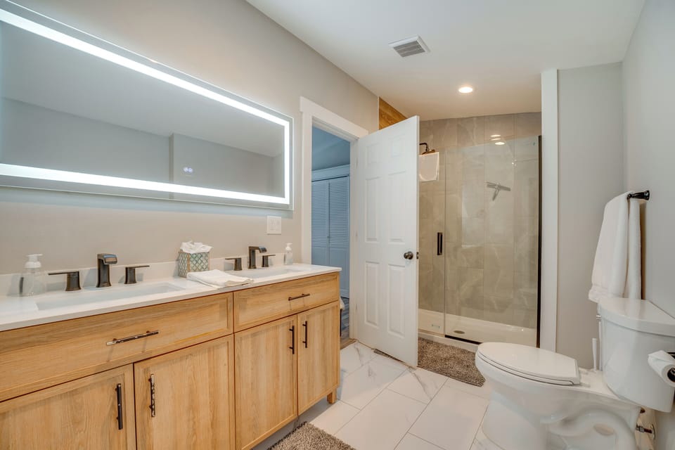 Jack-and-Jill Bathroom | 3rd Floor