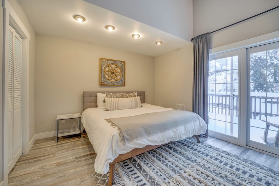Bedroom 4 | 2nd Floor | Queen Bed | Smart TV