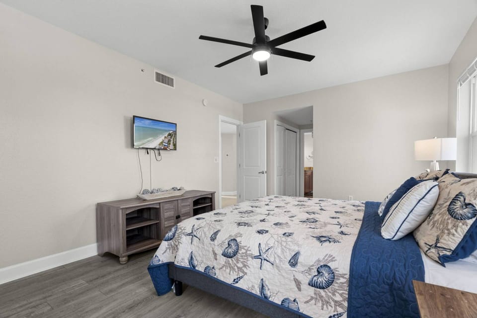 Primary Master Bedroom with King Size Bed, Smart TV and Ensuite Bathroom