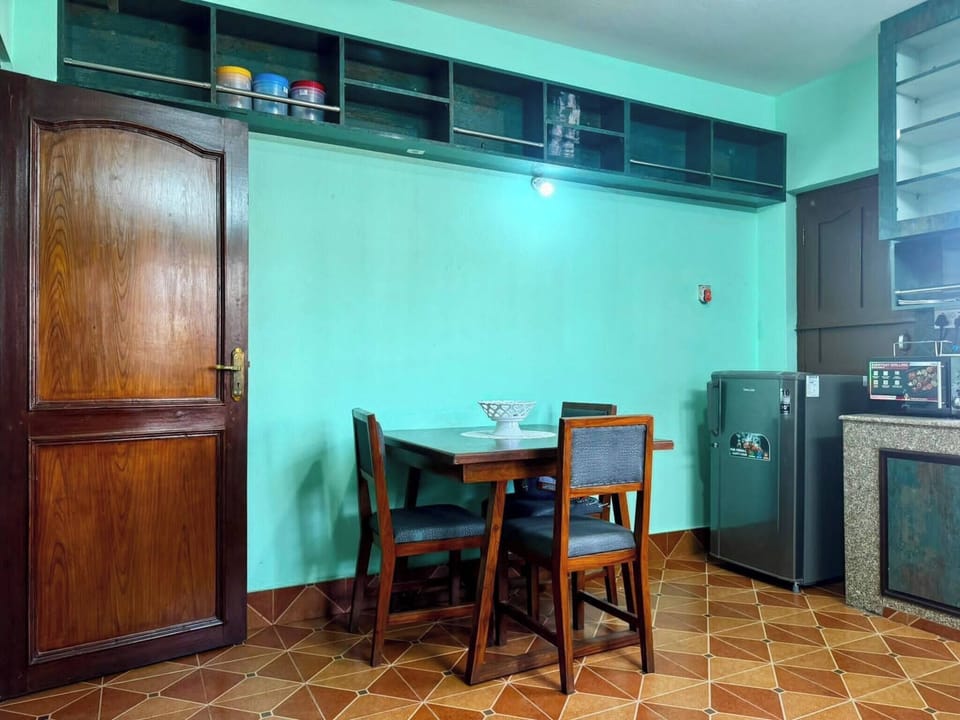 Apartment, 1 Bedroom, Smoking, Balcony | Dining