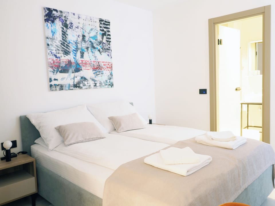 Superior Double Room | In-room safe, desk, laptop workspace, blackout drapes