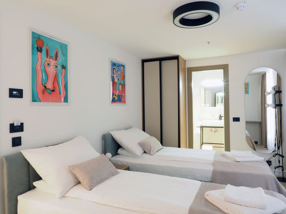 Superior Twin Room | In-room safe, desk, laptop workspace, blackout drapes