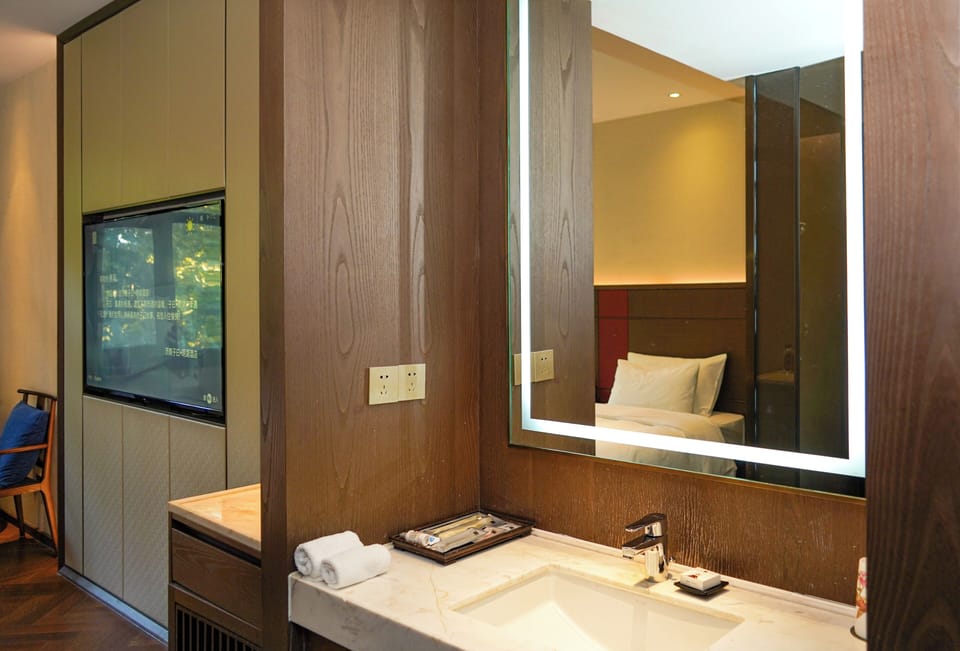 55-cm LED TV with digital channels