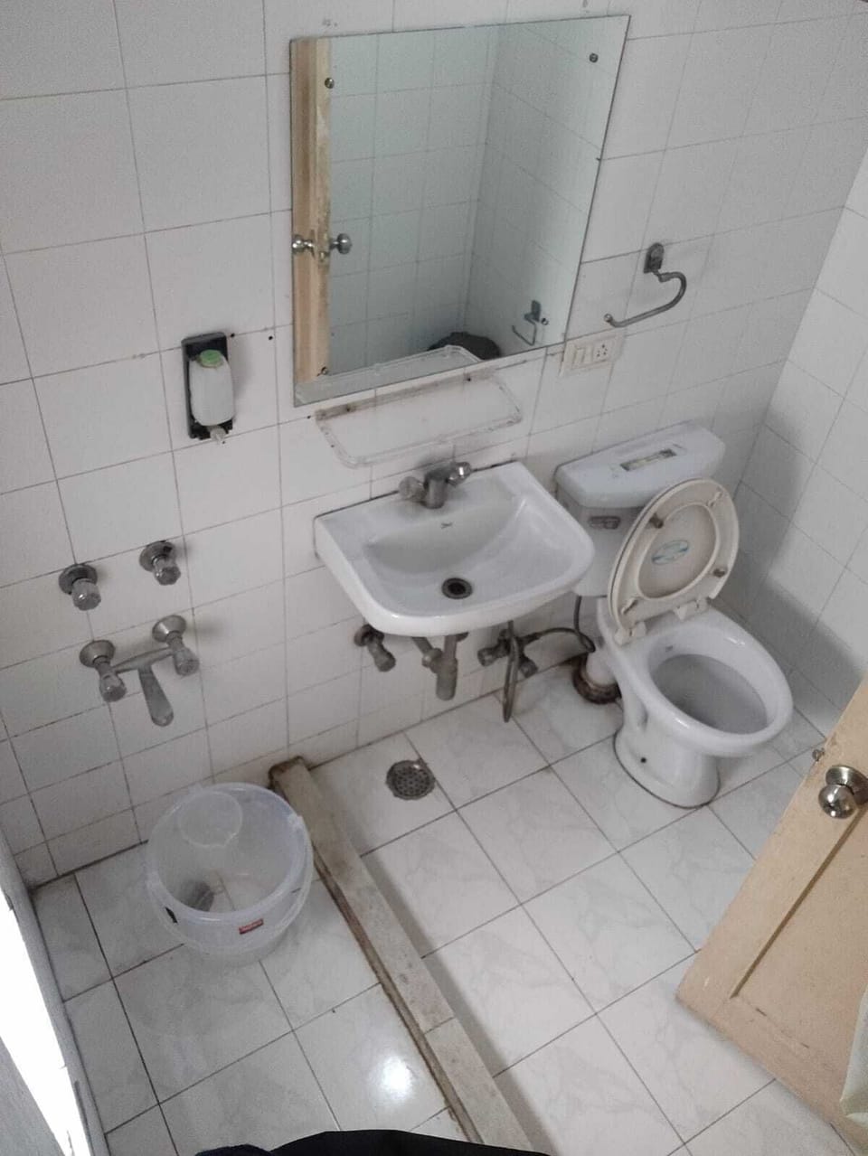Room, Multiple Bedrooms, Accessible, Smoking | Bathroom amenities