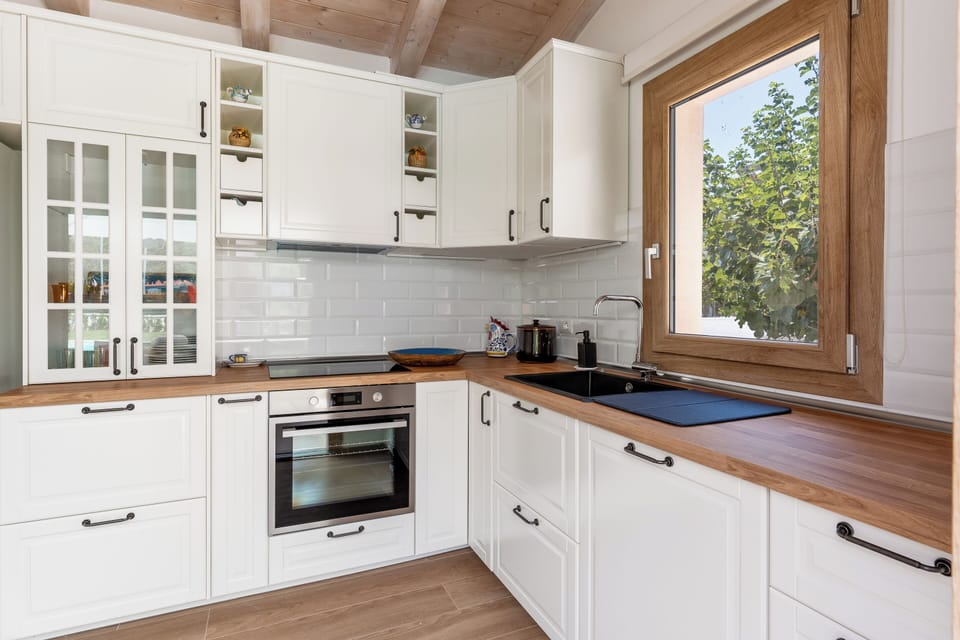 Deluxe Villa, Pool View | Private kitchen | Electric kettle, highchair
