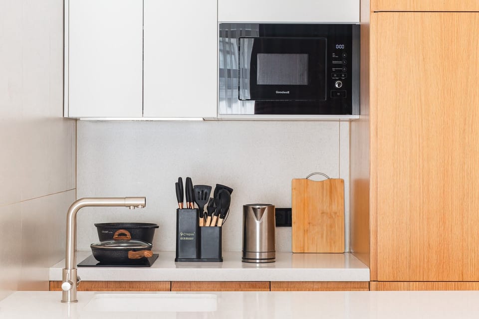 Luxury Apartment, Courtyard View | Private kitchen