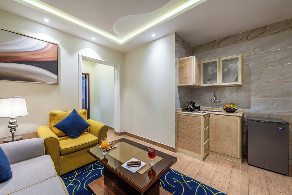 Junior Room | In-room dining