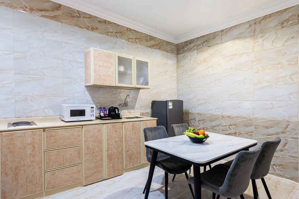 Family Suite | Private kitchen | Electric kettle