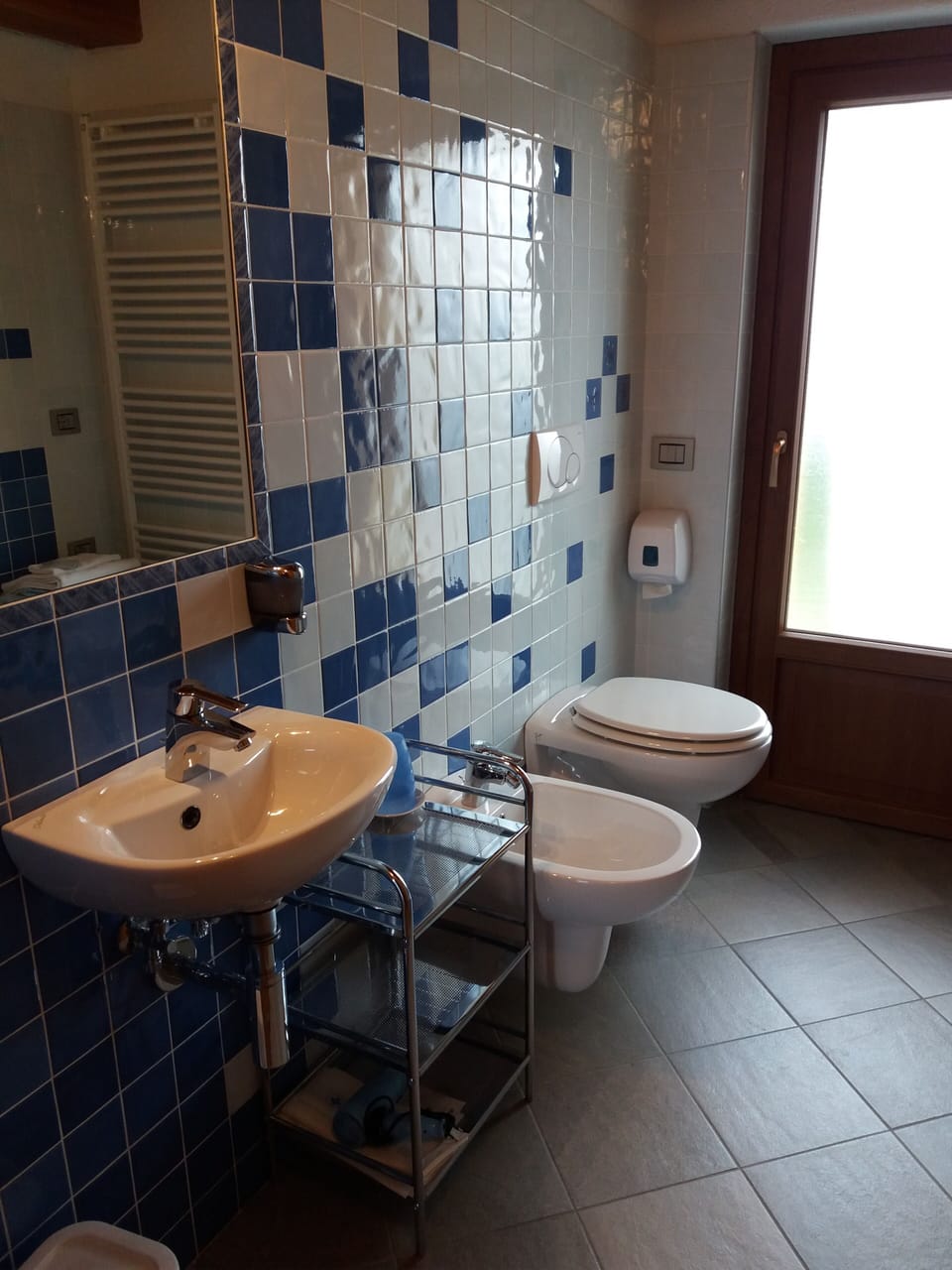 Towels, soap, shampoo, toilet paper