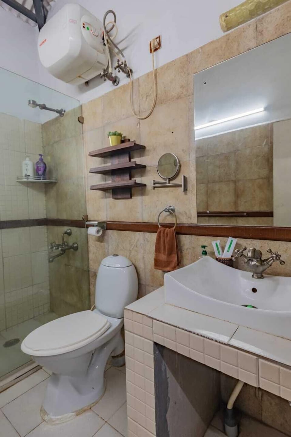 Luxury Triple Room, 1 Bedroom, Non Smoking, Mountain View | Bathroom | Shower, hair dryer, towels, shampoo