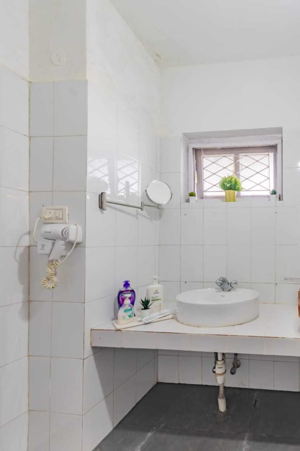 Deluxe Double Room, 1 Bedroom, Non Smoking, Mountain View | Bathroom | Shower, hair dryer, towels, shampoo