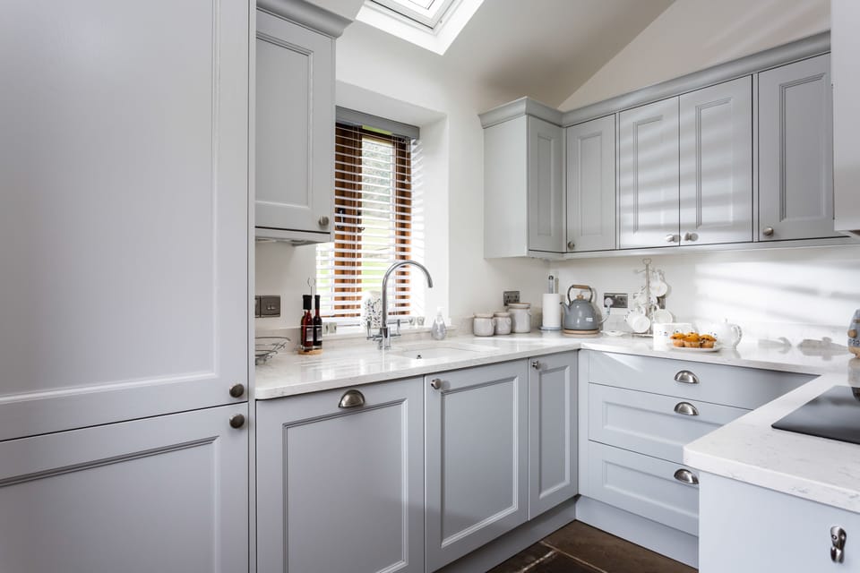Well-equipped kitchen with all that you need to cater for a home cooked meal