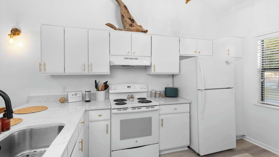 Townhome, Multiple Beds, Fireplace, Garden View (Mariner Lakes 8) | Private kitchen | Fridge, microwave, oven, stovetop