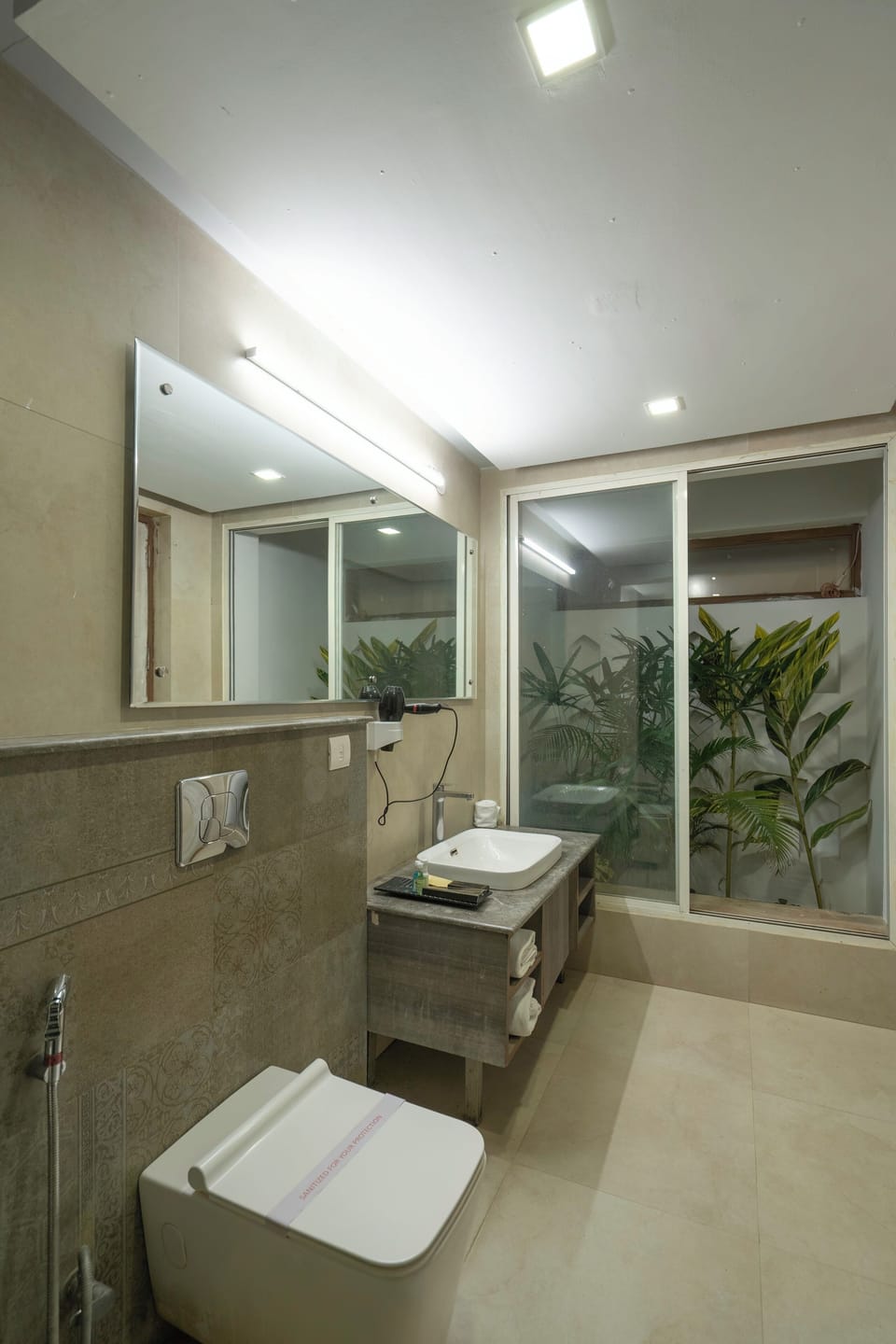 Suite | Bathroom | Hair dryer, towels, soap, shampoo
