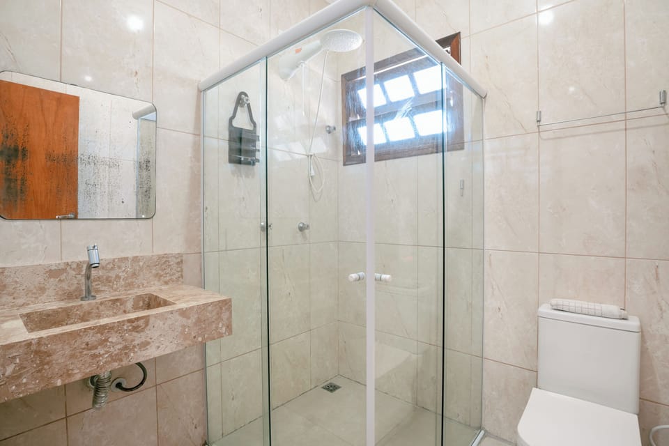 Luxury Room, Sea View, Sea Facing | Bathroom | Shower, towels, soap, shampoo