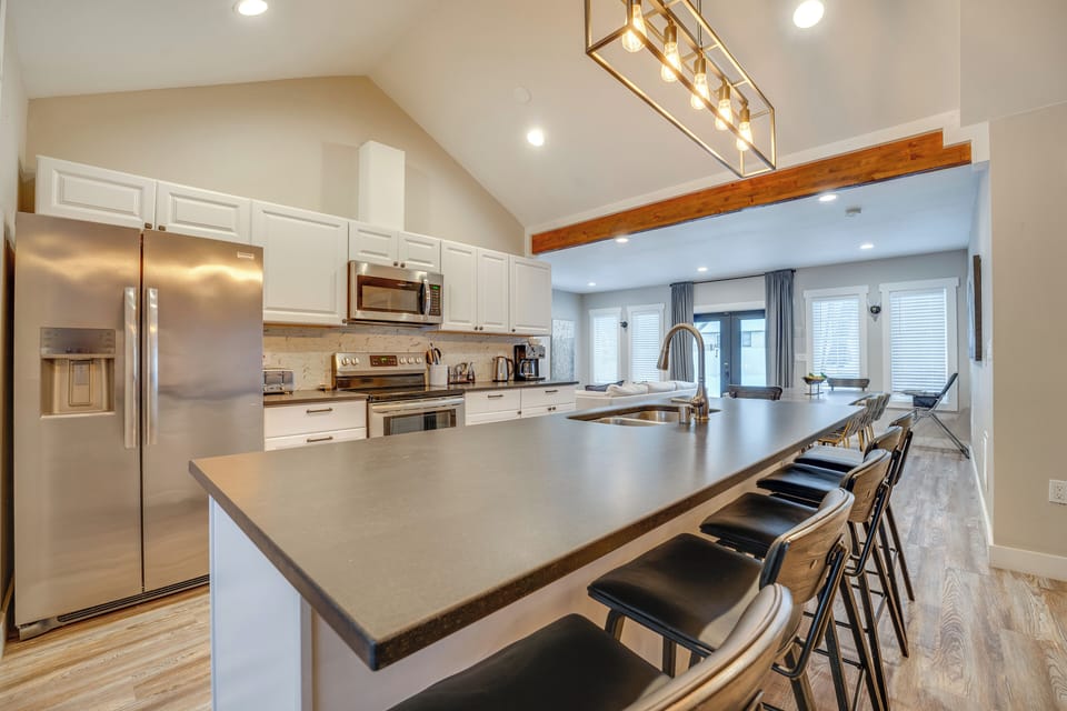 House (6 Bedrooms) | Interior