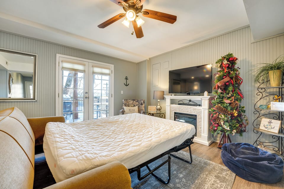 Lake Views & Community Perks: Cape Fair Apartment! Apartment in Table Rock Lake