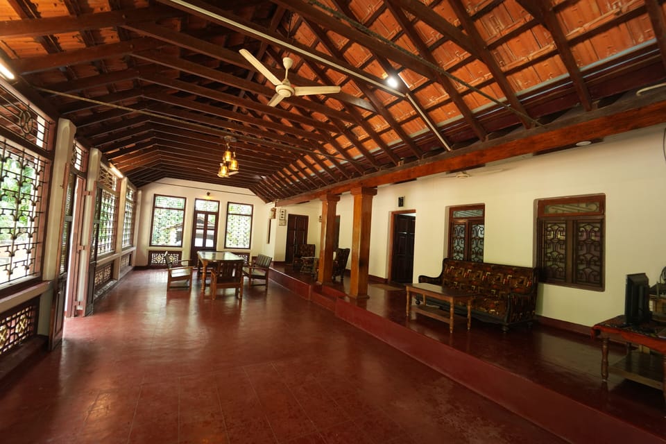 Basic Single Room | Living area
