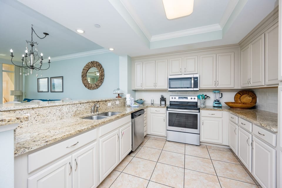 Condo, 3 Bedrooms | Private kitchen | Coffee/tea maker, fridge, oven