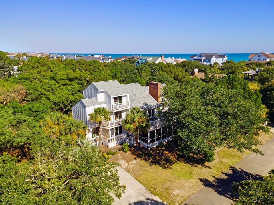 House, 6 Bedrooms | Exterior