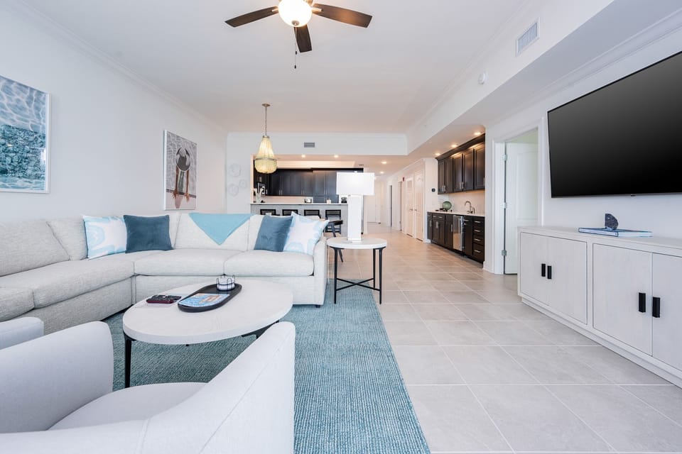 Condo, 3 Bedrooms | Living area