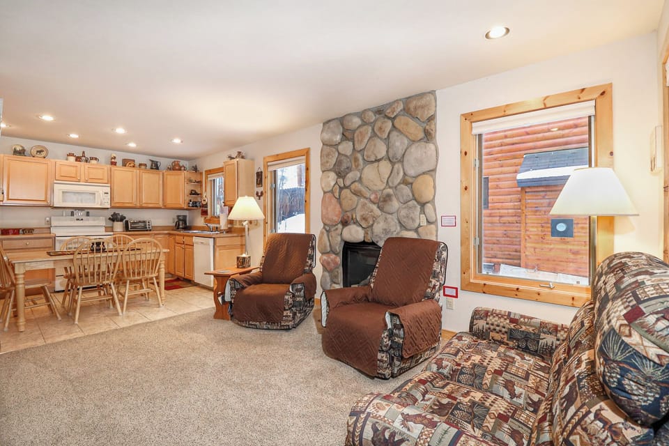 Living Area w/Gas Fireplace