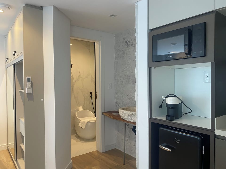 Deluxe Suite, Ground Floor | Private kitchen | Mini-fridge, microwave, stovetop, espresso maker