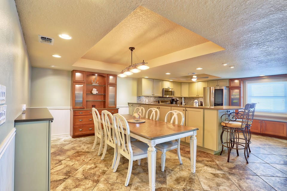 Kitchen/Dining Area