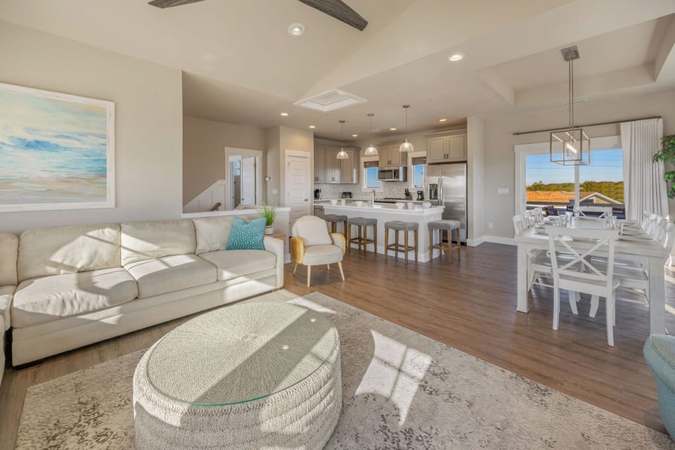 Surf or Sound Realty - 1219 - Lunasea - Great Room -4