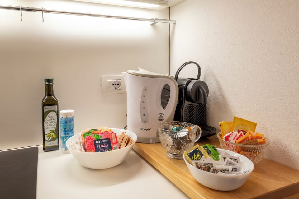 Studio | Private kitchen | Espresso maker, coffee/tea maker, electric kettle
