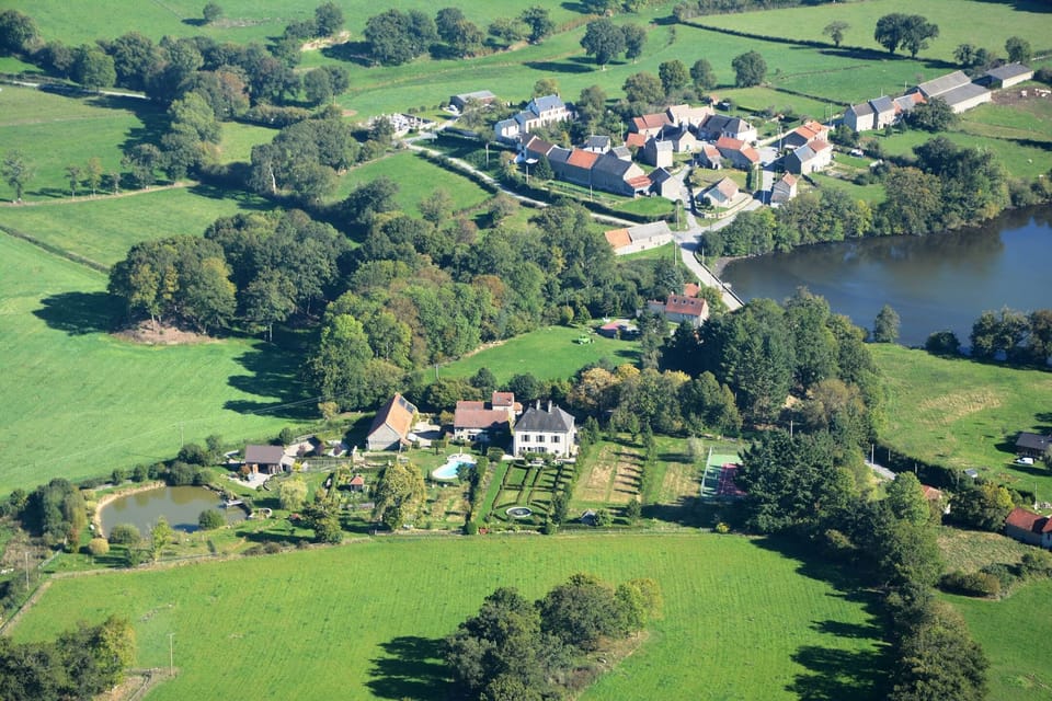 Domaine de Louveraude: 2 cottages de charme classés 5 étoiles avec piscine, court de tennis, étang de pêche et parc paysagé en Nouvelle Aquitaine
