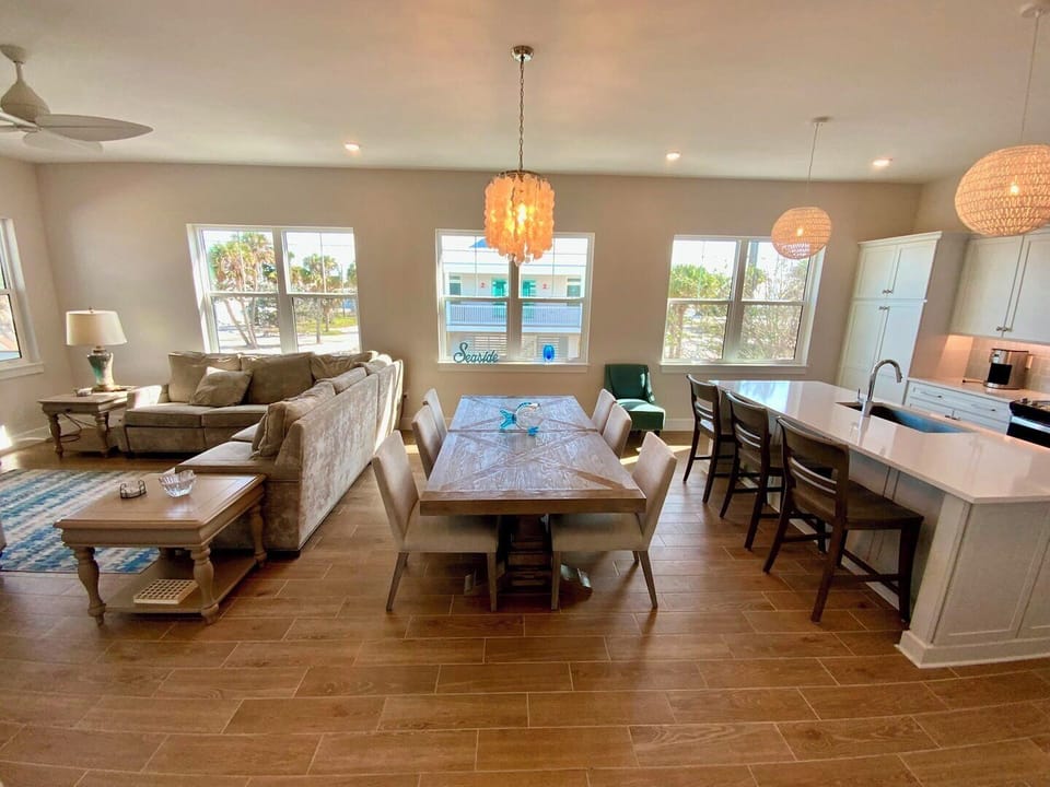 living rooom / kitchen