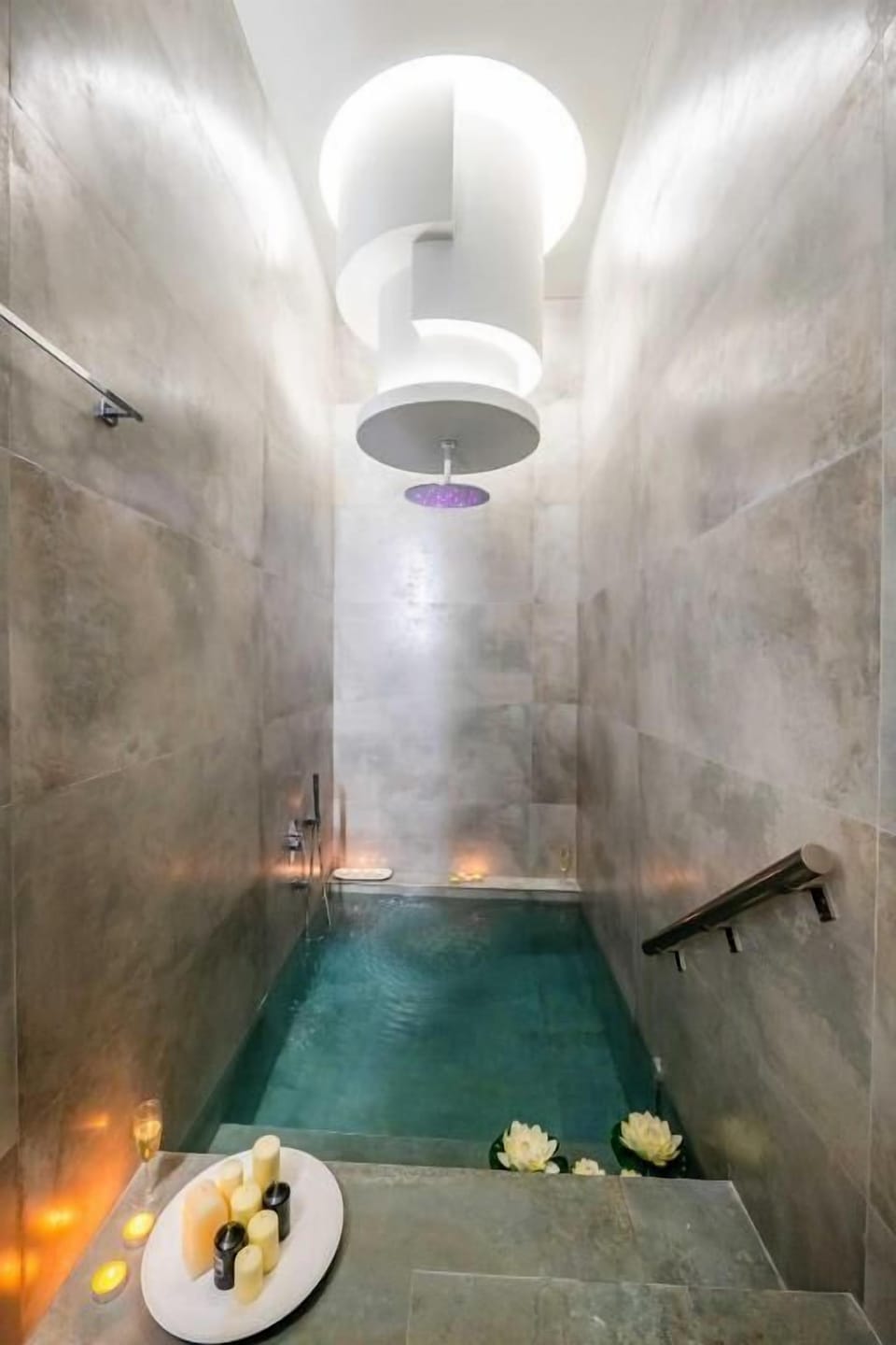 Family Room | Bathroom