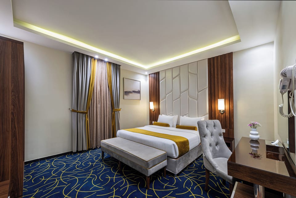 Junior Room | Egyptian cotton sheets, premium bedding, minibar, soundproofing