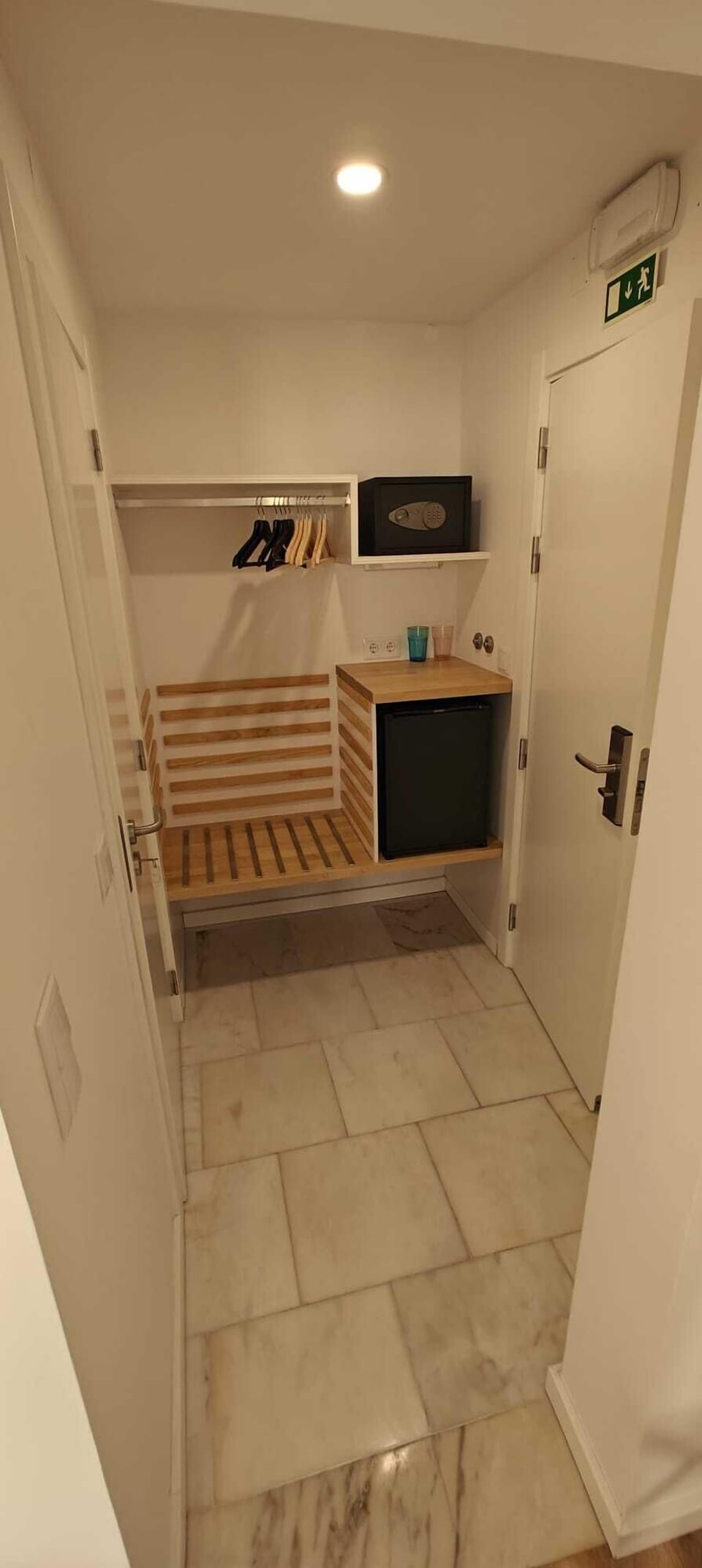 Twin Room, 2 Twin Beds | Living area | TV
