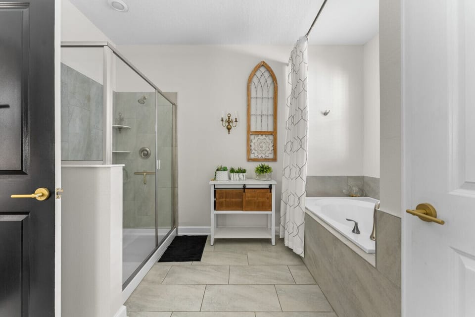 Master bathroom connected to Gringots Bank bedroom