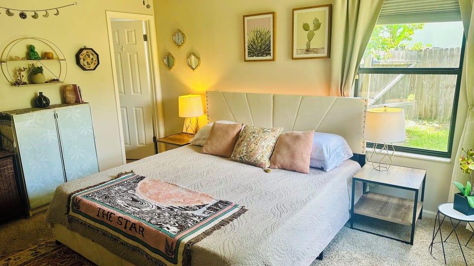 Primary Bedroom -- King size mattress -- En Suite With Bath