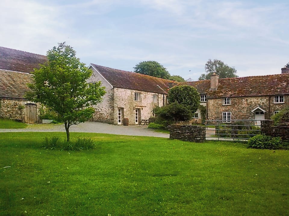 Exterior | Brewhouse - Glynhir Estate, Llandybie
