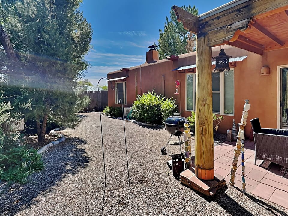 House (3 Bedrooms) | Property amenity